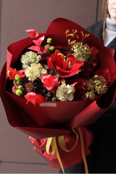 Букет "Красный водопад"