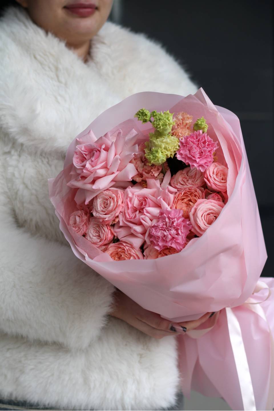 Букет Персиковый Румянец - с добавлением зелени