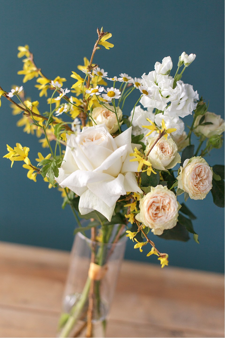 Цветочная подписка S (4 букета на 4 недели) - подарочное оформление