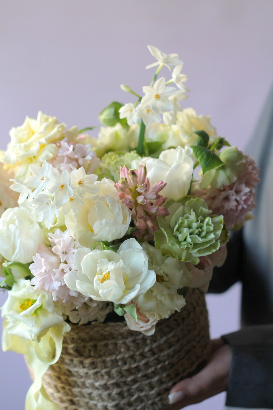 Композиция Весенний поцелуй - с добавлением зелени