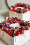 Квадратный торт с ягодным декором