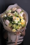Букет с кустовыми розами "Ванильный Сон"