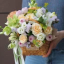 Корзинка с хризантемами и кустовой розой Авалона - миниатюра 7