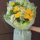 Букет с эустомами и кустовыми розами Луч Радости - миниатюра