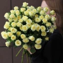 Роза кустовая Веддинг Инвайт - миниатюра