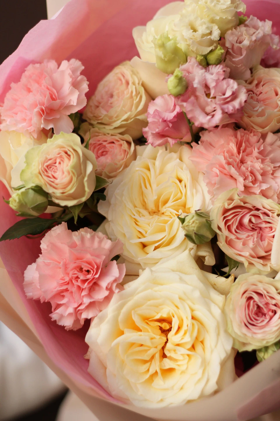Букет с кустовыми розами Адилия - с доставкой по Минску