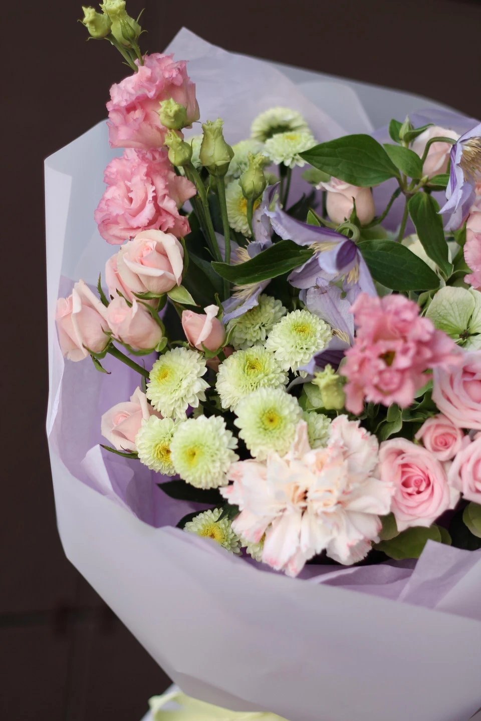 Букет с гортензией и кустовой розой Лепестки и облака - с доставкой по Минску