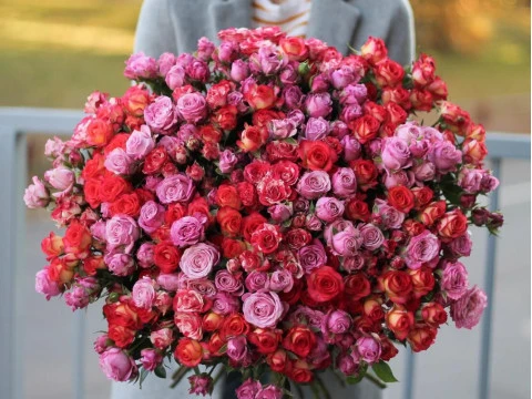 Какие цветы подарить жене в день рождения