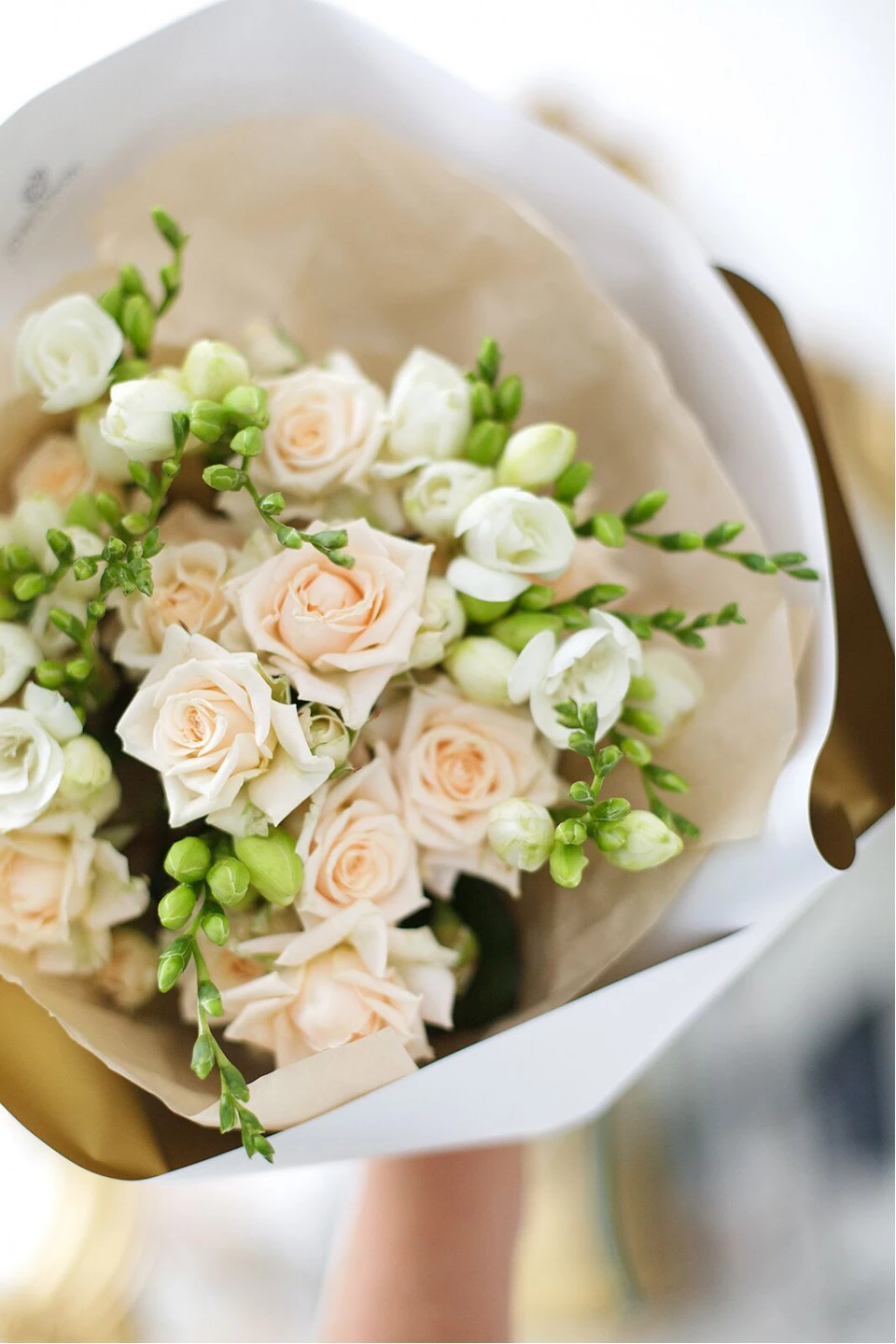 Букет с белой фрезией Элегантность - с доставкой по Минску