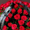 Траурная корзина роз - с добавлением зелени - миниатюра 
