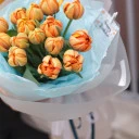 Букет из тюльпанов Радость дня - с добавлением зелени - миниатюра 