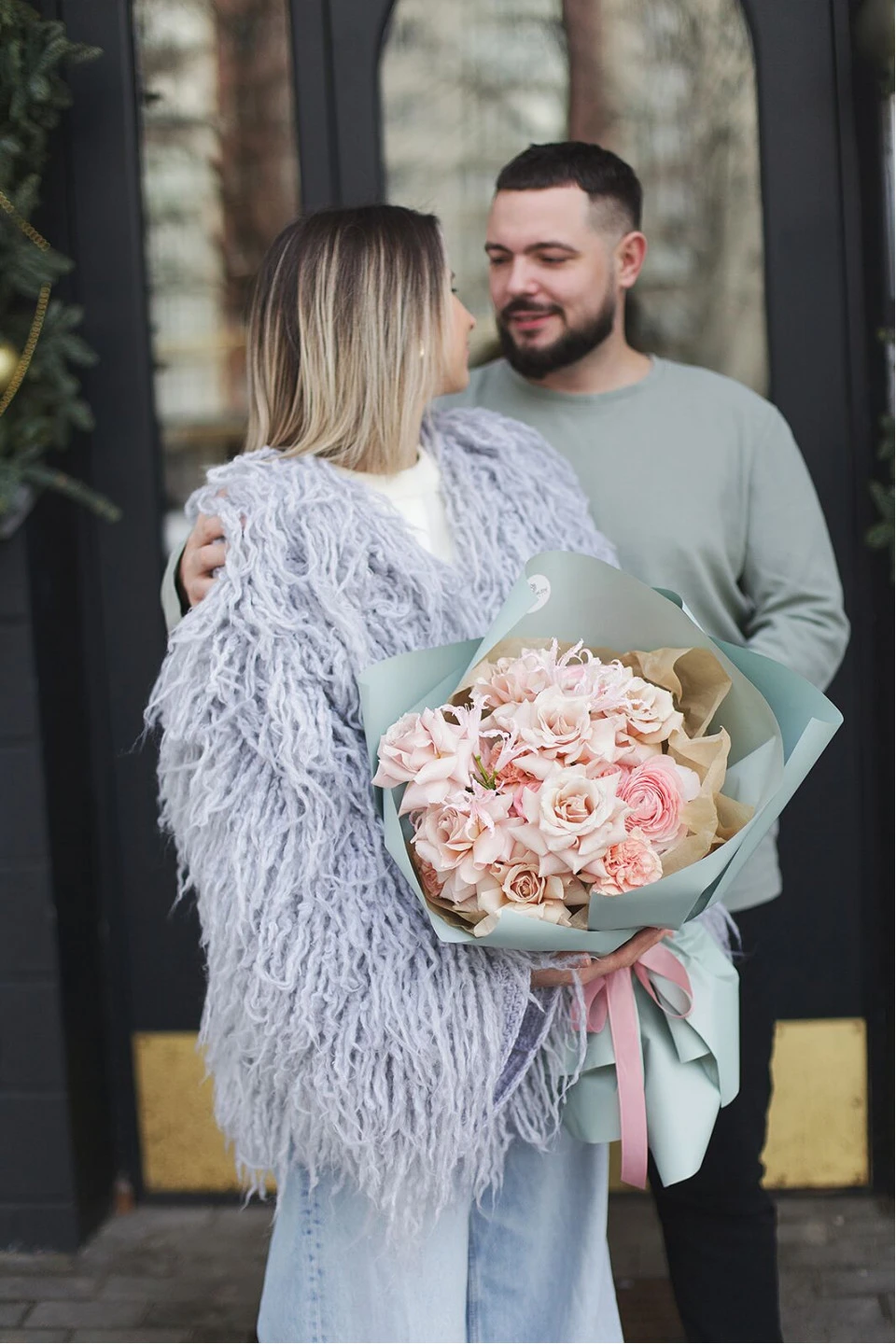 Букет с французскими розами Love Is - с добавлением зелени