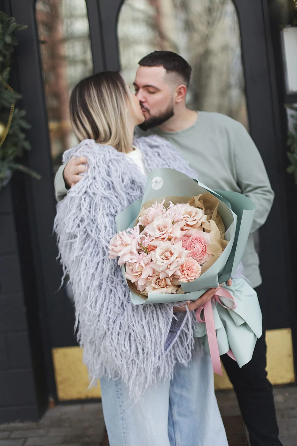Букет с французскими розами Love Is
