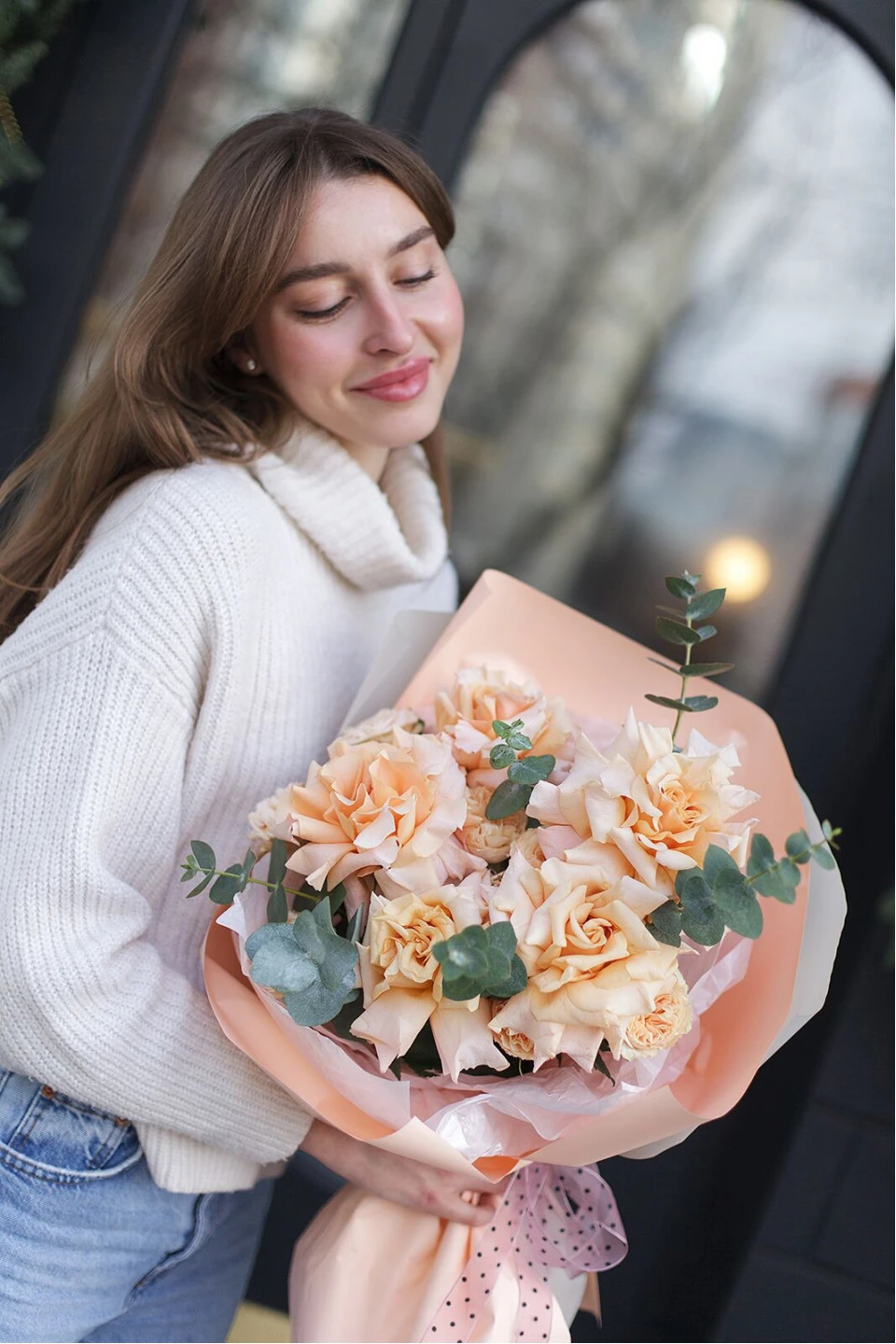 Букет из французских роз с эвкалиптом My Princess - с добавлением зелени