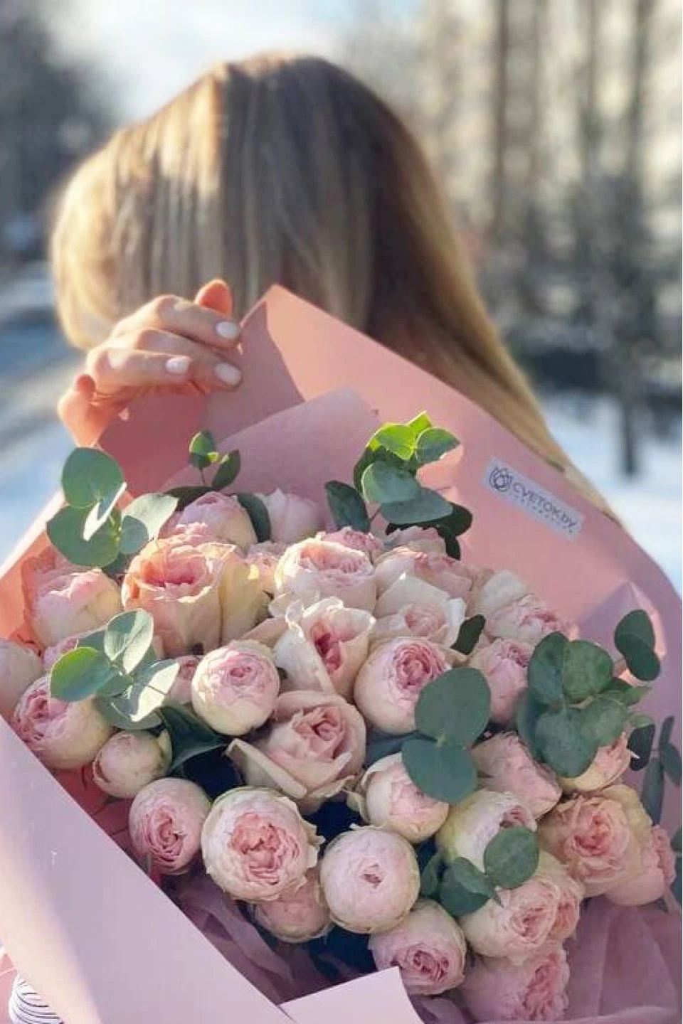Букет из кустовых розы Атмосфера - с доставкой по Минску