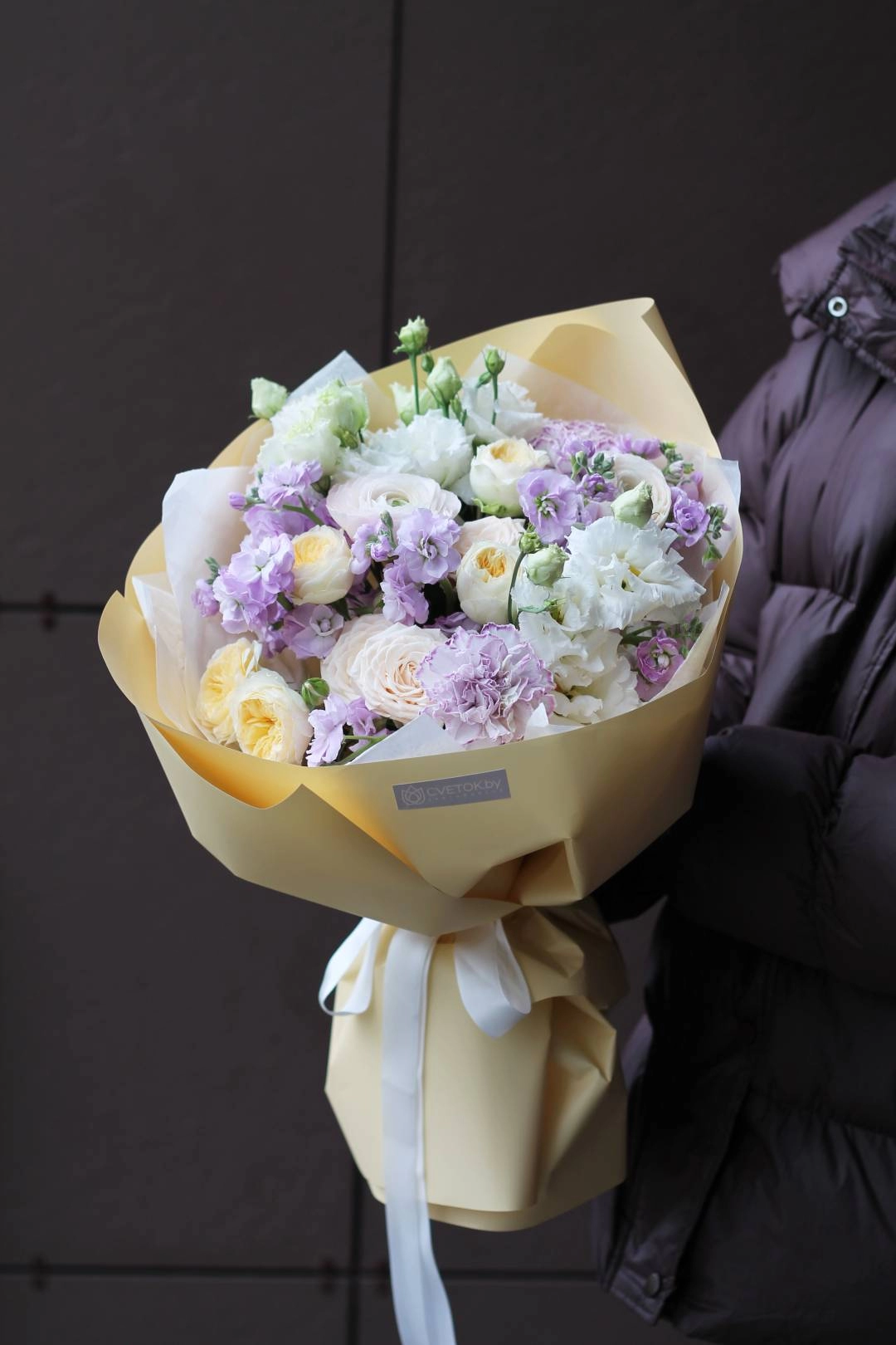 Букет для девушки на 8 марта
