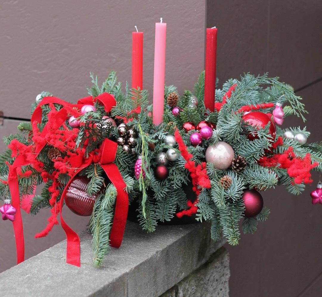 Новогодняя композиция в красных тонах